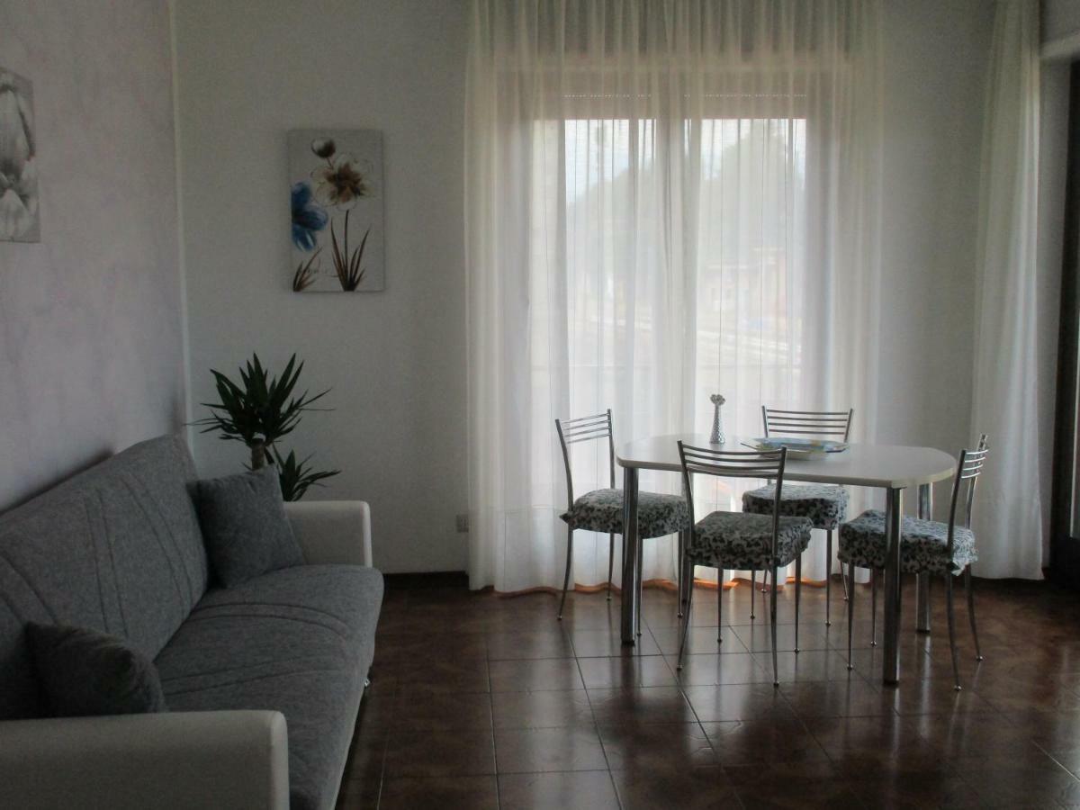 Apartment Red Rose
