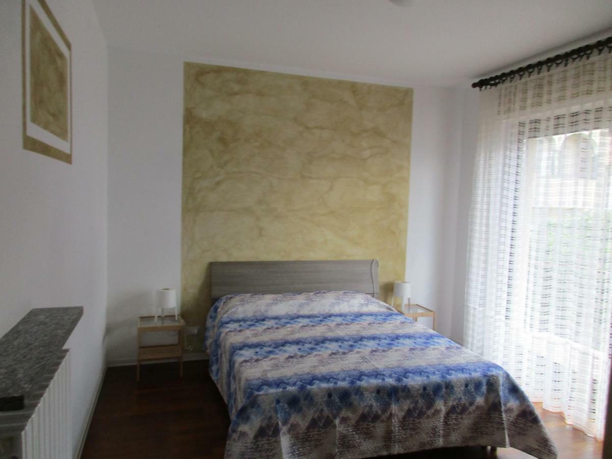 Red Rose Apartment *